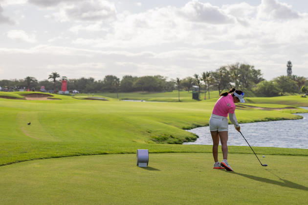 October 4, 2026, Honolulu, Hawaii, USA: JEENO THITIKUL, tees off at the 18th tee box during the 4th round at the 2026 Lotte Championship at Hoakalei Country Club, Ewa Beach, Hawaii, USA. Honolulu USA - ZUMAm310 20261004_zsp_m310_033 Copyright: xElliotxMilesx
