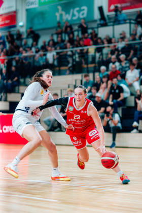 BB 1BL Halfit Lions vs. TK Hannover Luchse Jordan King of the Halfit Lions during the 2026–2027 season in the DBBL Toyota Women s Basketball Bundesliga in a game between the Halfit Lions and TK Hannover Luchse at the SWH Arena on October 4, 2026, in Halle (Saale), Saxony-Anhalt, Germany