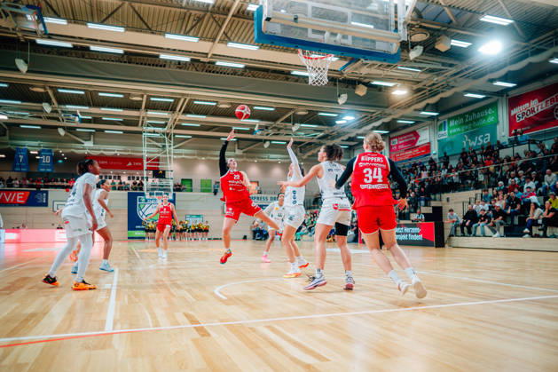 BB 1BL Halfit Lions vs. TK Hannover Luchse: Jordan King of the Halfit Lions during the 2026–2027 season in the DBBL Toyota Women s Basketball Bundesliga, in a game between the Halfit Lions and TK Hannover Luchse at the SWH Arena on October 4, 2026, in Halle (Saale), Saxony-Anhalt, Germany
