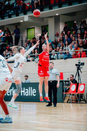 BB 1BL Halfit Lions vs. TK Hannover Luchse Jordan King of the Halfit Lions during the 2026–2027 season in the DBBL Toyota Women s Basketball Bundesliga, in a game between the Halfit Lions and TK Hannover Luchse at the SWH Arena on October 4, 2026, in Halle (Saale), Saxony-Anhalt, Germany