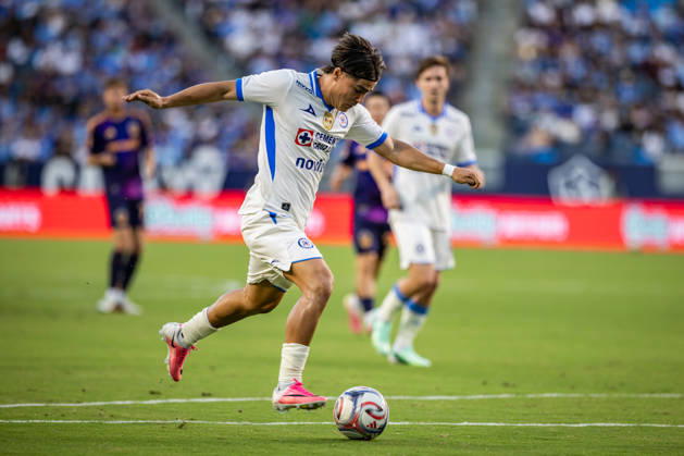 Los Angeles Galaxy v Cruz Azul Frindly Match Luka Romero 18 of Cruz Azul runs with the ball during the friendly football match between Los Angeles Galaxy and Cruz Azul at Dignity Health Park. on October 4, 2026 in Carson, California. (Photo by Arturo Cordero Eyepix Group) Copyright: xArturoxCordero xEyepixxGroupx AC_04102026_198234