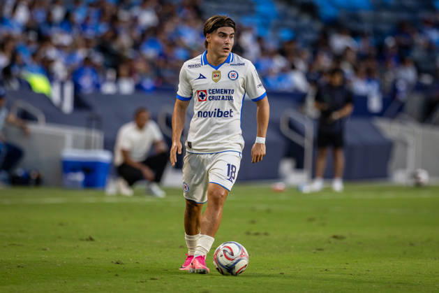Los Angeles Galaxy v Cruz Azul Frindly Match Luka Romero 18 of Cruz Azul controls the ball during the friendly football match between Los Angeles Galaxy and Cruz Azul at Dignity Health Park. on October 4, 2026 in Carson, California. (Photo by Arturo Cordero Eyepix Group) Copyright: xArturoxCordero xEyepixxGroupx AC_04102026_198236