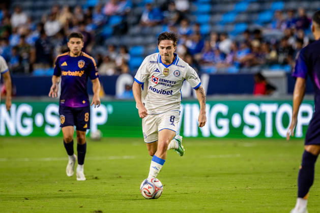 Los Angeles Galaxy v Cruz Azul Frindly Match Agustin Palavecino 8 of Cruz Azul runs with the ball during the friendly football match between Los Angeles Galaxy and Cruz Azul at Dignity Health Park. on October 4, 2026 in Carson, California. (Photo by Arturo Cordero Eyepix Group) Copyright: xArturoxCordero xEyepixxGroupx AC_04102026_198239