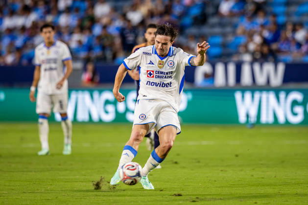 Los Angeles Galaxy v Cruz Azul Frindly Match Agustin Palavecino 8 of Cruz Azul runs with the ball during the friendly football match between Los Angeles Galaxy and Cruz Azul at Dignity Health Park. on October 4, 2026 in Carson, California. (Photo by Arturo Cordero Eyepix Group) Copyright: xArturoxCordero xEyepixxGroupx AC_04102026_198240