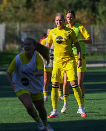 Alexandra Popp (BVB) ahead of Lara Schmidt (BVB), DJK Südwest Köln vs. Borussia Dortmund, Women s Regionalliga West, Matchday 7, Cologne, October 4, 2026