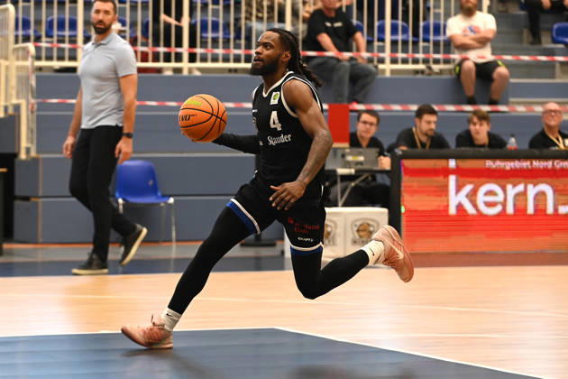 Quashawn Tyrese Lane, Matchday 3, BARMER 2 Basketball Bundesliga Pro A: ETB Miners vs. RheinStars Cologne, October 4, 2026. Quashawn Tyrese Lane, ETB Miners, Matchday 3 of the BARMER 2 Basketball Bundesliga Pro A, ETB Miners vs. RheinStars Cologne, final score 86–91 at the Sporthalle am Hallo on October 4, 2026, in front of 946 spectators