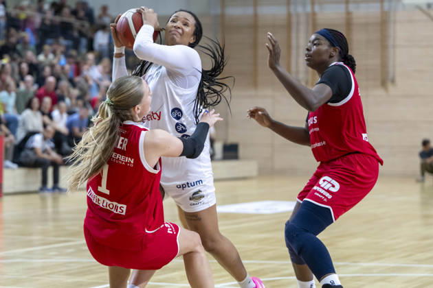 Toyota DBBL 2026–2027: HalFit Lions vs. TK Hannover, Halle an der Saale, Germany, October 4, 2026. Pictured from left to right in a matchup: Alexia Allesch (Halle), Alyssa Brown (Hannover), and Khalis Cain (Halle an der Saale), at the swh Arena in Saxony-Anhalt, Germany.