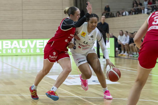 Toyota DBBL 2026–2027 HalFit Lions vs. TK Hannover Halle Saale, Germany, October 4, 2026. Pictured, from left: Jordan King (Halle) and Alyssa Brown (Hannover Halle Saale), swh Arena, Saxony-Anhalt, Germany