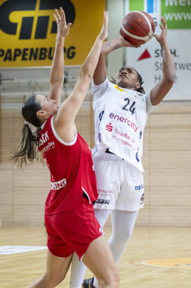 Toyota DBBL 2026–2027: HalFit Lions vs. TK Hannover Halle Saale, Germany, October 4, 2026. Pictured from left: Alexia Allesch (Halle) and Prencis Harden (Hannover Halle Saale), swh Arena, Saxony-Anhalt, Germany