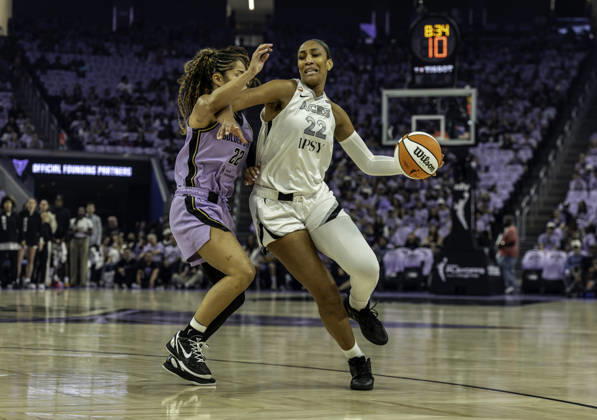 OCT 04 2026 San Francisco, CA U.S.A. Las Vegas Aces center A ja Wilson (22)drives to the basket against Golden State Valkyries guard Veronica Burton (22) during the WNBA, Basketball Damen, USA semifinals playoff game 1 western conference between the Las Vegas Aces and the Golden State Valkyries at the Chase Centers. CSM WNBA Semi Finals Game 1 2026: Las Vegas Vs Golden State OCT 4 - ZUMAc04_ 20261004_zma_c04_362 Copyright: xThurmanxJamesx
