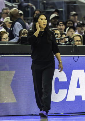 WNBA, Basketball Damen, USA Semi Finals Game 1 2026: Las Vegas Vs Golden State OCT 4 OCT 04 2026 San Francisco, CA U.S.A. Golden State Valkyries head coach Natalie Nakase on the court during the WNBA semifinals playoff game 1 western conference between the Las Vegas Aces and the Golden State Valkyries at the Chase Centers. Thurman James CSM (Credit Image: Â Thurman James Cal Media) San Francisco Ca USA EDITORIAL USE ONLY Copyright: xx ZUMA-20261004_zma_c04_369.jpg ThurmanxJamesx csmphotothree531729