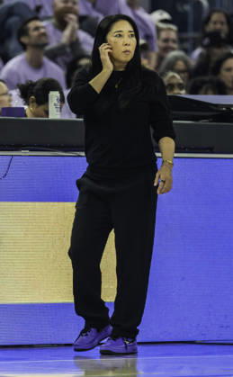 WNBA, Basketball Damen, USA Semi Finals Game 1 2026: Las Vegas Vs Golden State OCT 4 OCT 04 2026 San Francisco, CA U.S.A. Golden State Valkyries head coach Natalie Nakase on the court during the WNBA semifinals playoff game 1 western conference between the Las Vegas Aces and the Golden State Valkyries at the Chase Centers. Thurman James CSM (Credit Image: Â Thurman James Cal Media) San Francisco Ca USA EDITORIAL USE ONLY Copyright: xx ZUMA-20261004_zma_c04_368.jpg ThurmanxJamesx csmphotothree531730
