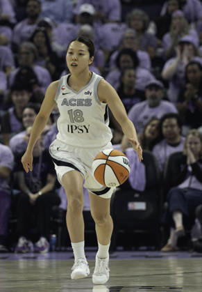 OCT 04 2026 San Francisco, CA U.S.A. Las Vegas Aces guard Mai Yamamoto (18)brings the ball up court during the WNBA, Basketball Damen, USA semifinals playoff game 1 western conference between the Las Vegas Aces and the Golden State Valkyries at the Chase Centers. CSM San Francisco USA - ZUMAc04_ 20261004_zma_c04_388 Copyright: xThurmanxJamesx