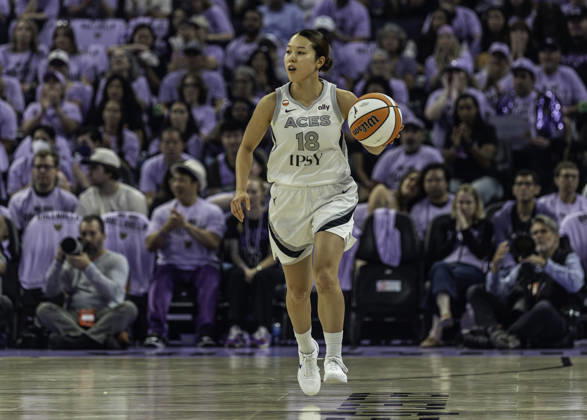OCT 04 2026 San Francisco, CA U.S.A. Las Vegas Aces guard Mai Yamamoto (18)brings the ball up court during the WNBA, Basketball Damen, USA semifinals playoff game 1 western conference between the Las Vegas Aces and the Golden State Valkyries at the Chase Centers. CSM San Francisco USA - ZUMAc04_ 20261004_zma_c04_389 Copyright: xThurmanxJamesx