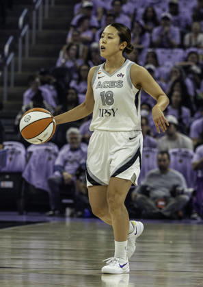 OCT 04 2026 San Francisco, CA U.S.A. Las Vegas Aces guard Mai Yamamoto (18)sets the play during the WNBA, Basketball Damen, USA semifinals playoff game 1 western conference between the Las Vegas Aces and the Golden State Valkyries at the Chase Centers. CSM San Francisco USA - ZUMAc04_ 20261004_zma_c04_391 Copyright: xThurmanxJamesx