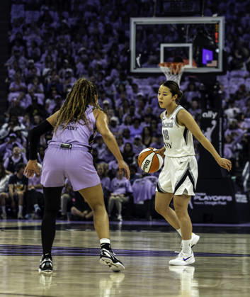 OCT 04 2026 San Francisco, CA U.S.A. Las Vegas Aces guard Mai Yamamoto (18)sets the play during the WNBA, Basketball Damen, USA semifinals playoff game 1 western conference between the Las Vegas Aces and the Golden State Valkyries at the Chase Centers. CSM San Francisco USA - ZUMAc04_ 20261004_zma_c04_392 Copyright: xThurmanxJamesx