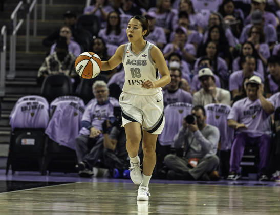OCT 04 2026 San Francisco, CA U.S.A. Las Vegas Aces guard Mai Yamamoto (18)brings the ball up court during the WNBA, Basketball Damen, USA semifinals playoff game 1 western conference between the Las Vegas Aces and the Golden State Valkyries at the Chase Centers. CSM San Francisco USA - ZUMAc04_ 20261004_zma_c04_393 Copyright: xThurmanxJamesx