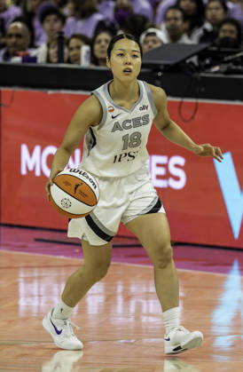 OCT 04 2026 San Francisco, CA U.S.A. Las Vegas Aces guard Mai Yamamoto (18)looks to pass the ball during the WNBA, Basketball Damen, USA semifinals playoff game 1 western conference between the Las Vegas Aces and the Golden State Valkyries at the Chase Centers. CSM San Francisco USA - ZUMAc04_ 20261004_zma_c04_396 Copyright: xThurmanxJamesx