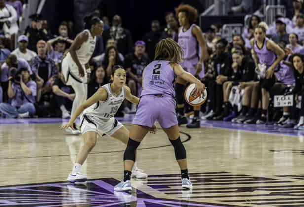 OCT 04 2026 San Francisco, CA U.S.A. Las Vegas Aces guard Mai Yamamoto (18)on defense against Golden State Valkyries guard Kaitlyn Chen (2) during the WNBA, Basketball Damen, USA semifinals playoff game 1 western conference between the Las Vegas Aces and the Golden State Valkyries at the Chase Centers. CSM San Francisco USA - ZUMAc04_ 20261004_zma_c04_400 Copyright: xThurmanxJamesx