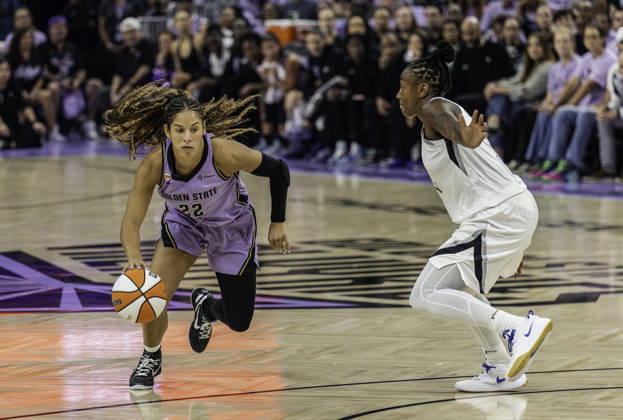 WNBA, Basketball Damen, USA Semi Finals Game 1 2026: Las Vegas Vs Golden State OCT 4 OCT 04 2026 San Francisco, CA U.S.A. Golden State Valkyries guard Veronica Burton(22)drives to the basket during the WNBA semifinals playoff game 1 western conference between the Las Vegas Aces and the Golden State Valkyries at the Chase Centers. Thurman James CSM (Credit Image: Â Thurman James Cal Media) San Francisco Ca USA EDITORIAL USE ONLY Copyright: xx ZUMA-20261004_zma_c04_446.jpg ThurmanxJamesx csmphotothree531806