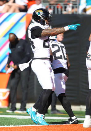 CINCINNATI, OH - OCTOBER 4: Jacksonville Jaguars running back Chris Rodriguez Jr. 24 celebrates after scoring a touchdown in a game between the Jacksonville Jaguars and the Cincinnati Bengals on October 4, 2026, at Paycor Stadium in Cincinnati, OH. (Photo by Jeff Moreland Icon Sportswire) NFL, American Football Herren, USA OCT 04 Jaguars at Bengals EDITORIAL USE ONLY Icon168261004084