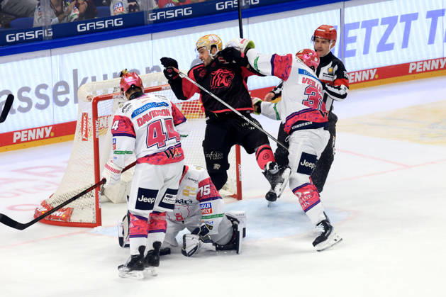 October 4, 2026, GER, DEU, Germany, Ice Hockey Jonas Neffin Eisbären Berlin 75, Brandon Davidson Eisbären Berlin 44, Yannick Veilleux Eisbären Berlin 38, SAMUEL DOVE MCFALLS Ice Tigers 75 nordphoto GmbH Engler Berlin Uber Arena Berlin Germany Copyright: xNordphotox xEnglerx