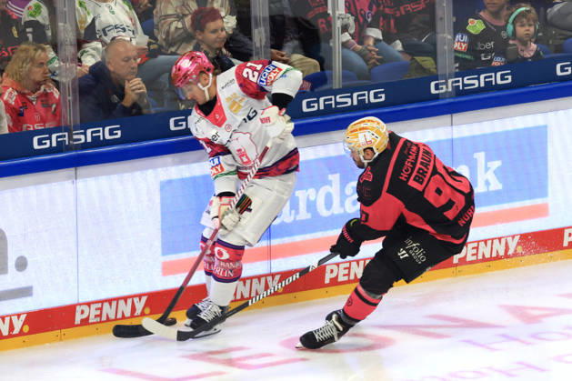 October 4, 2026, GER, DEU, Germany, Ice Hockey: Manuel Wiederer (Eisbären Berlin) 21, CONSTANTIN BRAUN (Ice Tigers) 90, nordphoto GmbH, Engler, Berlin, Uber Arena Berlin, Germany Copyright: xNordphotox xEnglerx