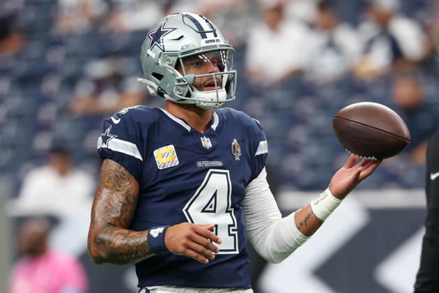 HOUSTON, TX - OCTOBER 04: Quarterback Dak Prescott 4 of the Dallas Cowboys spins the ball in his head before the NFL, American Football Herren, USA football game between the Houston Texans and Dallas Cowboys on October 4, 2026, at Reliant Stadium in Houston, TX. (Photo by David Buono Icon Sportswire) NFL: OCT 04 Cowboys at Texans EDITORIAL USE ONLY Icon241004085