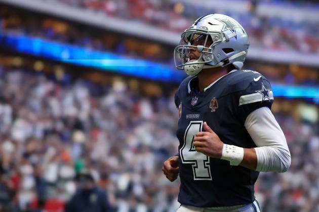 HOUSTON, TX - OCTOBER 04: Quarterback Dak Prescott 4 of the Dallas Cowboys runs onto the field before the start of the NFL, American Football Herren, USA football game between the Houston Texans and Dallas Cowboys on October 4, 2026, at Reliant Stadium in Houston, TX. (Photo by David Buono Icon Sportswire) NFL: OCT 04 Cowboys at Texans EDITORIAL USE ONLY Icon241004103