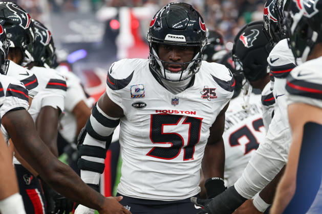 HOUSTON, TX - OCTOBER 04: Defensive end Will Anderson Jr. 51 of the Houston Texans gets high fives from teammates as he runs onto the field ahead the NFL, American Football Herren, USA football game between the Houston Texans and Dallas Cowboys on October 4, 2026, at Reliant Stadium in Houston, TX. (Photo by David Buono Icon Sportswire) NFL: OCT 04 Cowboys at Texans EDITORIAL USE ONLY Icon241004116