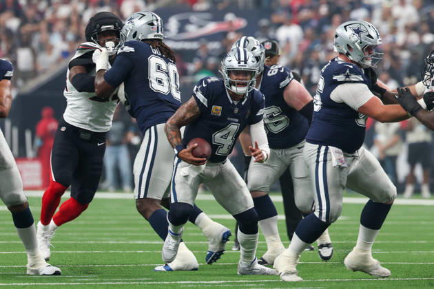 HOUSTON, TX - OCTOBER 04: Quarterback Dak Prescott 4 of the Dallas Cowboys steps forward due to pressure during the NFL, American Football Herren, USA football game between the Houston Texans and Dallas Cowboys on October 4, 2026, at Reliant Stadium in Houston, TX. (Photo by David Buono Icon Sportswire) NFL: OCT 04 Cowboys at Texans EDITORIAL USE ONLY Icon241004141
