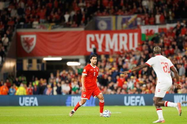 RECORD DATE NOT STATED 4th October 2026; Cardiff City Stadium, Cardiff, Wales; UEFA Nations League Football, Wales versus Denmark; Ethan Ampadu of Wales looks for options up the field AmandaxMcMaster