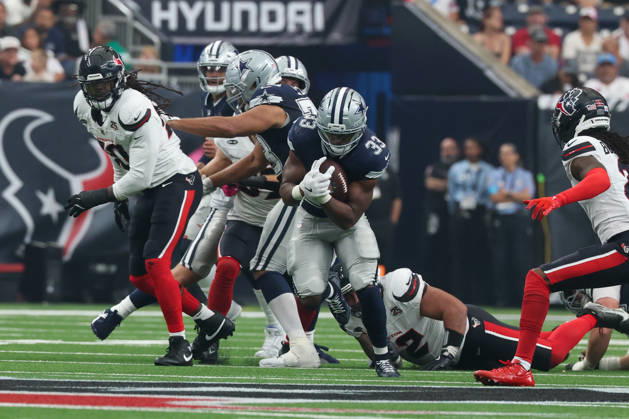 HOUSTON, TX - OCTOBER 04: Running back Javonte Williams 33 of the Dallas Cowboys runs with the ball during the NFL, American Football Herren, USA football game between the Houston Texans and Dallas Cowboys on October 4, 2026, at Reliant Stadium in Houston, TX. (Photo by David Buono Icon Sportswire) NFL: OCT 04 Cowboys at Texans EDITORIAL USE ONLY Icon241004181