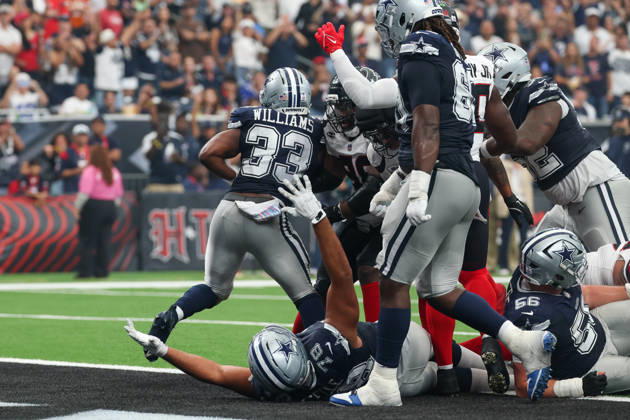 HOUSTON, TX - OCTOBER 04: Running back Javonte Williams 33 of the Dallas Cowboys scores a touchdown as offensive tackle Terence Steele 78 of the Dallas Cowboys holds his arms in the air signaling same during the NFL, American Football Herren, USA football game between the Houston Texans and Dallas Cowboys on October 4, 2026, at Reliant Stadium in Houston, TX. (Photo by David Buono Icon Sportswire) NFL: OCT 04 Cowboys at Texans EDITORIAL USE ONLY Icon241004205