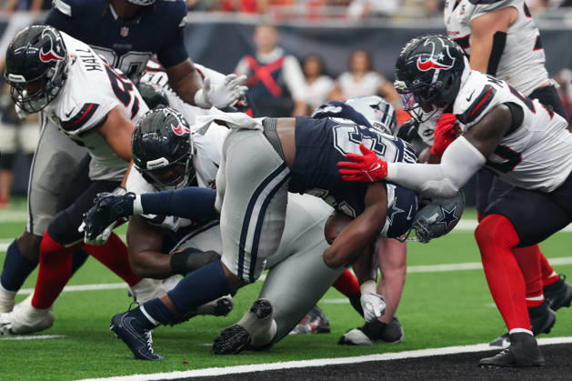 HOUSTON, TX - OCTOBER 04: Running back Javonte Williams 33 of the Dallas Cowboys scores a touchdown during the NFL, American Football Herren, USA football game between the Houston Texans and Dallas Cowboys on October 4, 2026, at Reliant Stadium in Houston, TX. (Photo by David Buono Icon Sportswire) NFL: OCT 04 Cowboys at Texans EDITORIAL USE ONLY Icon241004222