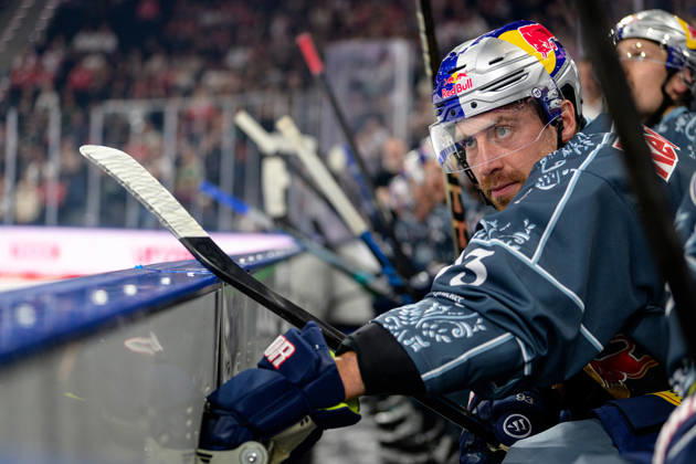 Hockey, DEL, 20261004, EHC Red Bull Munich vs. Augsburg Panthers. Pictured: Maximilian Kastner. Munich, 93. SAP Garden, Munich, Bavaria, Germany Copyright: Passion2Press MarkusxFischerx