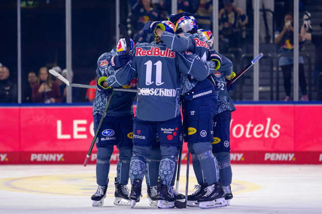 Hockey, DEL, 20261004, EHC Red Bull Munich vs. Augsburg Panthers. Pictured: Goal 3, 1. Goal celebration at SAP Garden in Munich, Bavaria, Germany Copyright: Passion2Press MarkusxFischerx