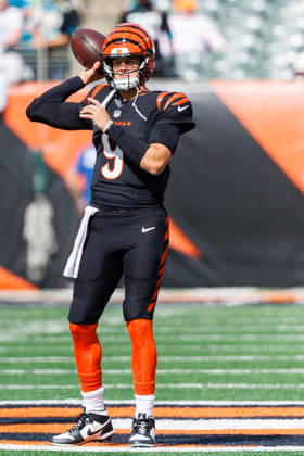Oct 4, 2026; Cincinnati, OH, USA; Cincinnati Bengals quarterback Joe Burrow (9) during pregame of NFL, American Football Herren, USA game action against the Jacksonville Jaguars at Paycor Stadium. Mandatory Credit: -Cal Media - ZUMAc04_ 20261004_zma_c04_484 Copyright: xJohnxMersitsx