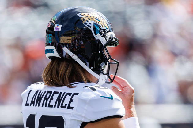 Oct 4, 2026; Cincinnati, OH, USA; Jacksonville Jaguars quarterback Trevor Lawrence (16) during pregame of NFL, American Football Herren, USA game action against the Cincinnati Bengals at Paycor Stadium. Mandatory Credit: -Cal Media - ZUMAc04_ 20261004_zma_c04_488 Copyright: xJohnxMersitsx