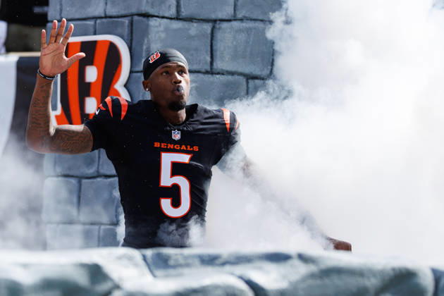 Oct 4, 2026; Cincinnati, OH, USA; Cincinnati Bengals wide receiver Tee Higgins (5) during player introductions prior to NFL, American Football Herren, USA game action against the Jacksonville Jaguars at Paycor Stadium. Mandatory Credit: -Cal Media - ZUMAc04_ 20261004_zma_c04_491 Copyright: xJohnxMersitsx