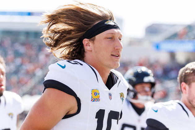 Oct 4, 2026; Cincinnati, OH, USA; Jacksonville Jaguars quarterback Trevor Lawrence (16) during pregame of NFL, American Football Herren, USA game action against the Cincinnati Bengals at Paycor Stadium. Mandatory Credit: -Cal Media - ZUMAc04_ 20261004_zma_c04_503 Copyright: xJohnxMersitsx