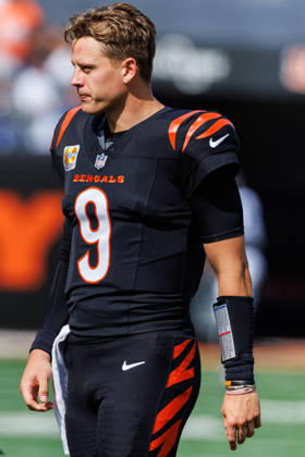 Oct 4, 2026; Cincinnati, OH, USA; Cincinnati Bengals quarterback Joe Burrow (9) during pregame of NFL, American Football Herren, USA game action against the Jacksonville Jaguars at Paycor Stadium. Mandatory Credit: -Cal Media - ZUMAc04_ 20261004_zma_c04_504 Copyright: xJohnxMersitsx
