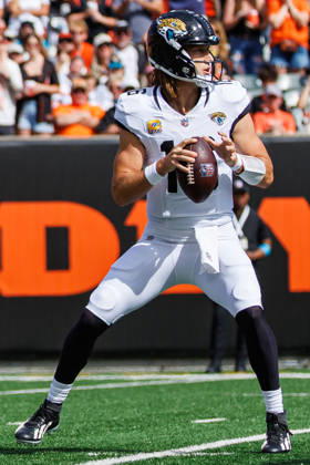 Oct 4, 2026; Cincinnati, OH, USA; Jacksonville Jaguars quarterback Trevor Lawrence (16) during NFL, American Football Herren, USA game action against the Cincinnati Bengals at Paycor Stadium. Mandatory Credit: -Cal Media - ZUMAc04_ 20261004_zma_c04_509 Copyright: xJohnxMersitsx