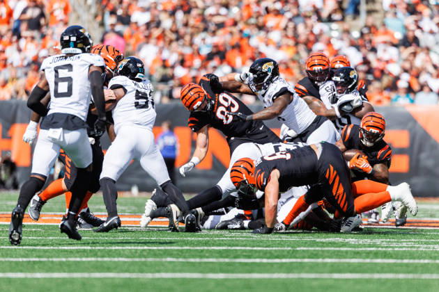 Oct 4, 2026; Cincinnati, OH, USA; Cincinnati Bengals running back Samaje Perine (34) runs with the ball during NFL, American Football Herren, USA game action against the Jacksonville Jaguars at Paycor Stadium. Mandatory Credit: -Cal Media NFL 2026: Jaguars Vs Bengals OCT 04  - ZUMAc04_ 20261004_zma_c04_559 Copyright: xJohnxMersitsx