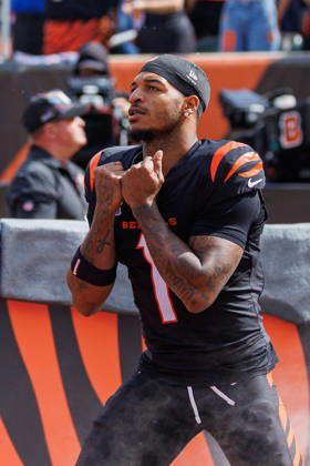 Oct 4, 2026; Cincinnati, OH, USA; Cincinnati Bengals wide receiver Ja Marr Chase (1) during player introductions prior to NFL, American Football Herren, USA game action against the Jacksonville Jaguars at Paycor Stadium. Mandatory Credit: -Cal Media - ZUMAc04_ 20261004_zma_c04_525 Copyright: xJohnxMersitsx