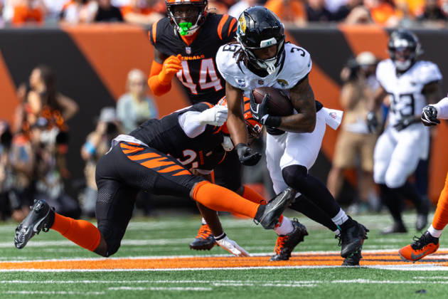 Oct 4, 2026; Cincinnati, OH, USA; Jacksonville Jaguars wide receiver Jakobi Meyers (3) runs with the ball after the catch during NFL, American Football Herren, USA game action against the Cincinnati Bengals at Paycor Stadium. Mandatory Credit: -Cal Media NFL 2026: Jaguars Vs Bengals OCT 04 - ZUMAc04_ 20261004_zma_c04_565 Copyright: xJohnxMersitsx