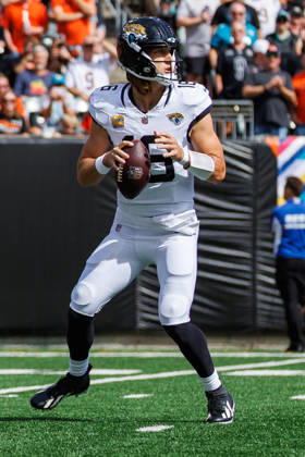Oct 4, 2026; Cincinnati, OH, USA; Jacksonville Jaguars quarterback Trevor Lawrence (16) during NFL, American Football Herren, USA game action against the Cincinnati Bengals at Paycor Stadium. Mandatory Credit: -Cal Media - ZUMAc04_ 20261004_zma_c04_534 Copyright: xJohnxMersitsx