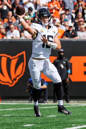 Oct 4, 2026; Cincinnati, OH, USA; Jacksonville Jaguars quarterback Trevor Lawrence (16) passes the ball during NFL, American Football Herren, USA game action against the Cincinnati Bengals at Paycor Stadium. Mandatory Credit: -Cal Media - ZUMAc04_ 20261004_zma_c04_543 Copyright: xJohnxMersitsx
