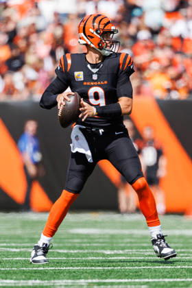 Oct 4, 2026; Cincinnati, OH, USA; Cincinnati Bengals quarterback Joe Burrow (9) sets in the pocket during NFL, American Football Herren, USA game action against the Jacksonville Jaguars at Paycor Stadium. Mandatory Credit: -Cal Media - ZUMAc04_ 20261004_zma_c04_561 Copyright: xJohnxMersitsx