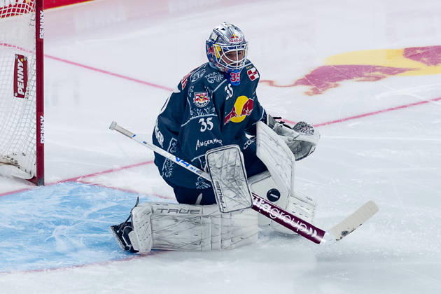 Mathias Niederberger, goaltender, EHC Red Bull Munich, 35, blocking a puck (GER), EHC Red Bull Munich vs. Augsburger Panther, DEL, 2026–2027 season, Matchday 6, October 4, 2026. Photo: HMB Media, Franz Feiner Copyright: HMBxMedia FranzxFeiner